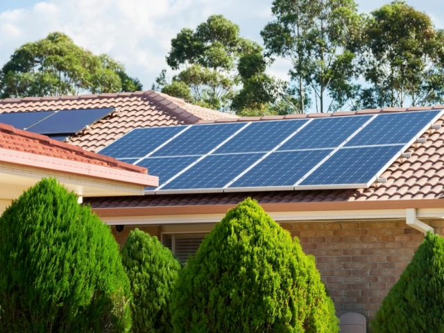 d&eacute;couvrez comment maximiser vos &eacute;conomies gr&acirc;ce &agrave; l'autoconsommation solaire en 2025. apprenez les meilleures pratiques, les aides financi&egrave;res disponibles et les technologies innovantes qui vous permettront de produire votre propre &eacute;lectricit&eacute; tout en r&eacute;duisant votre facture &eacute;nerg&eacute;tique.