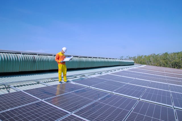d&eacute;couvrez tout ce qu'il faut savoir sur le rendement des panneaux solaires. apprenez comment maximiser l'efficacit&eacute; de votre installation solaire et contribuez &agrave; la protection de l'environnement tout en r&eacute;duisant vos factures d'&eacute;nergie.