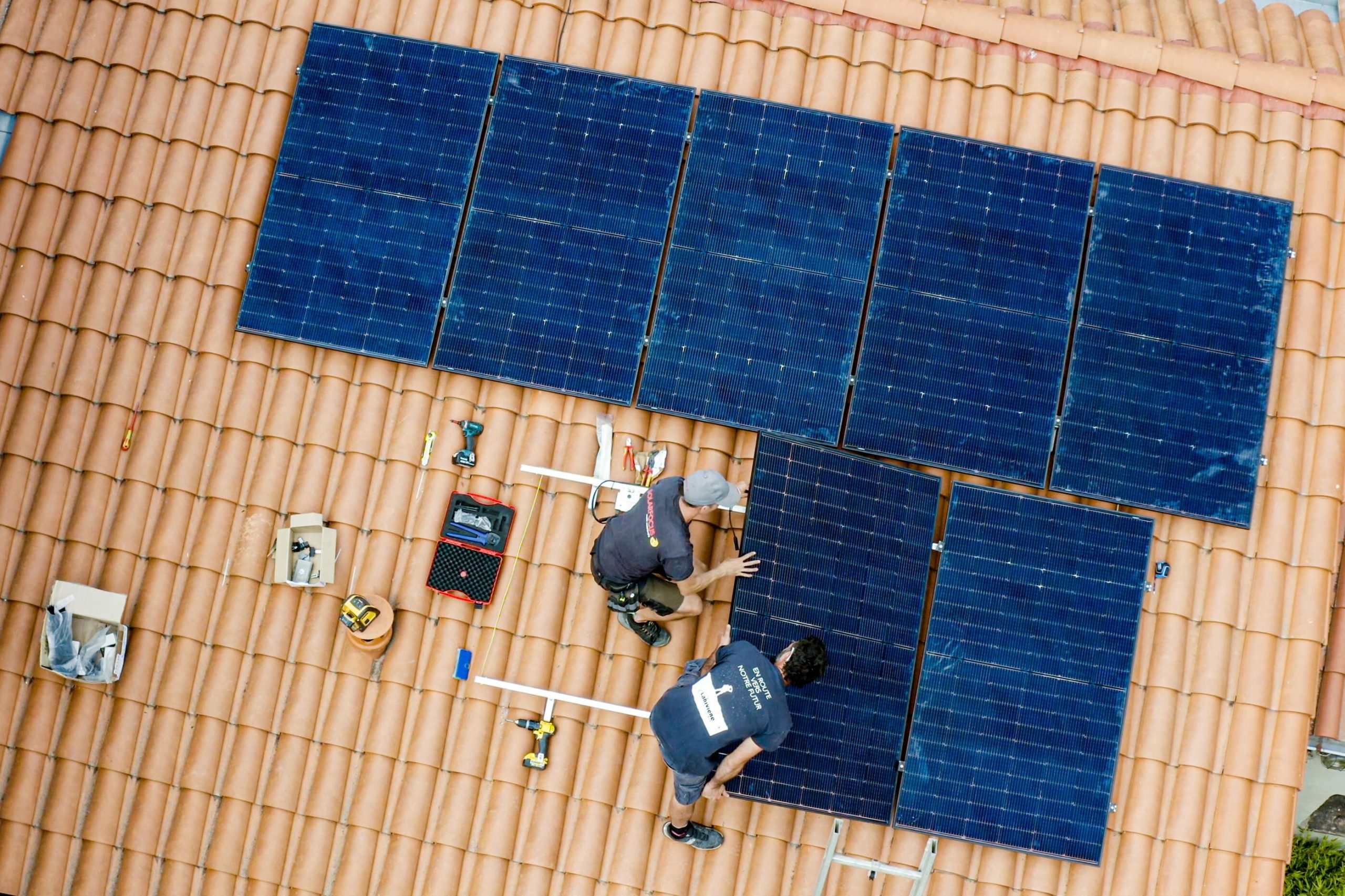 d&eacute;couvrez les innovations et tendances du stockage d'&eacute;nergie solaire en 2025. apprenez comment ces solutions r&eacute;volutionnaires optimisent l'utilisation de l'&eacute;nergie renouvelable et contribuent &agrave; un avenir durable.