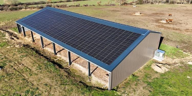 d&eacute;couvrez les principaux b&eacute;n&eacute;fices &agrave; long terme des installations photovolta&iuml;ques : &eacute;conomies d'&eacute;nergie, valorisation immobili&egrave;re et contribution &agrave; la transition &eacute;cologique.