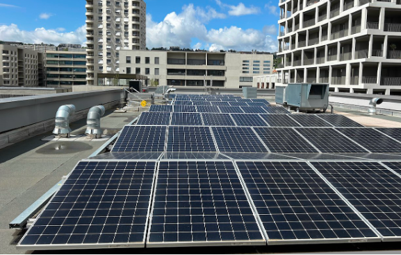 d&eacute;couvrez les principaux enjeux l&eacute;gislatifs auxquels les installateurs solaires devront faire face en 2025 : &eacute;volutions r&eacute;glementaires, obligations environnementales et impacts sur le secteur des &eacute;nergies renouvelables.