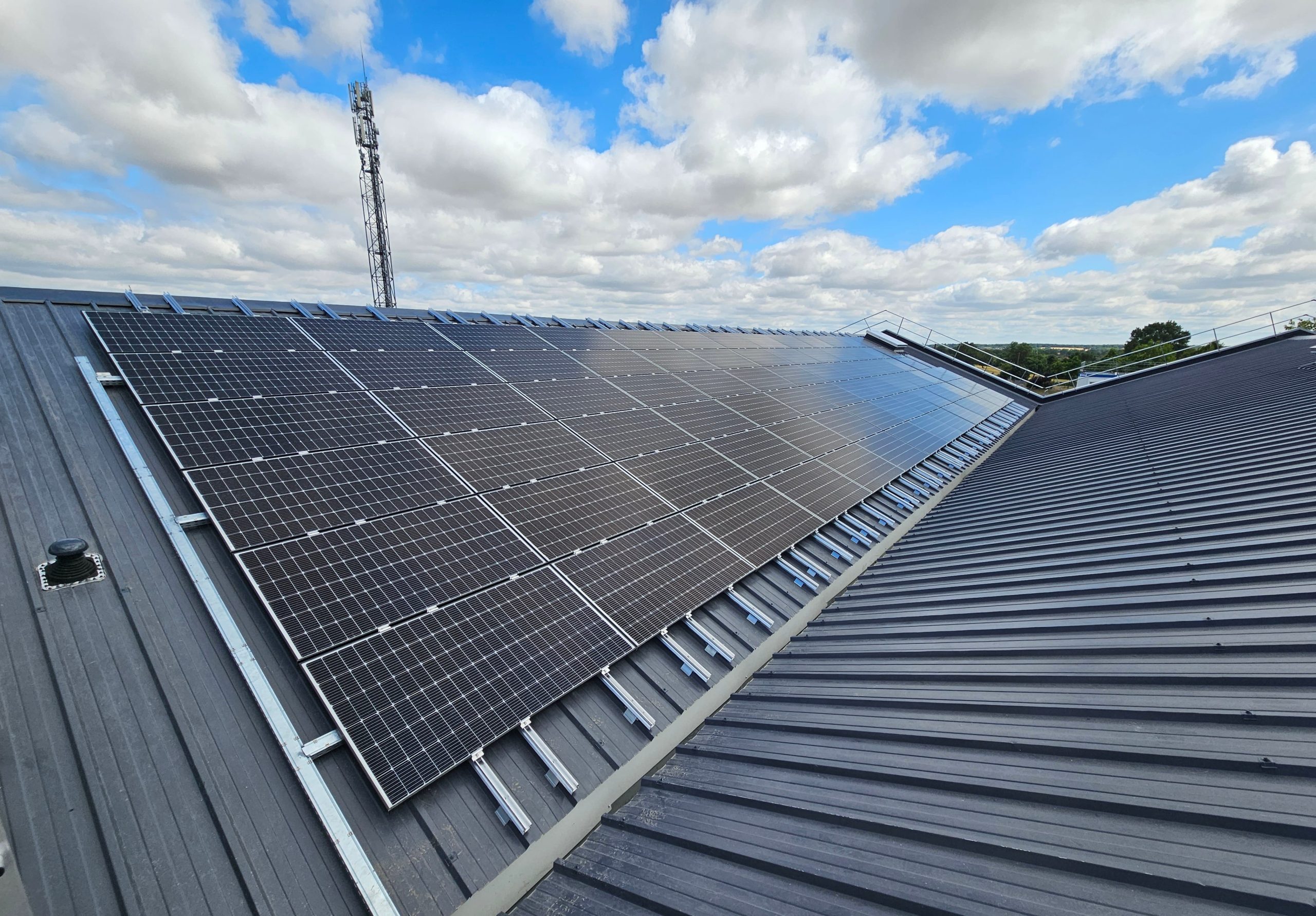 d&eacute;couvrez l'impact &eacute;conomique des installateurs solaires rge : cr&eacute;ation d'emplois, dynamisation locale et avantages financiers pour particuliers et entreprises investissant dans l'&eacute;nergie solaire certifi&eacute;e.