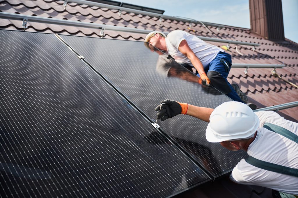 découvrez les étapes clés pour devenir autonome grâce à un installateur solaire certifié rge. profitez des avantages des énergies renouvelables et des aides disponibles pour une installation solaire réussie.