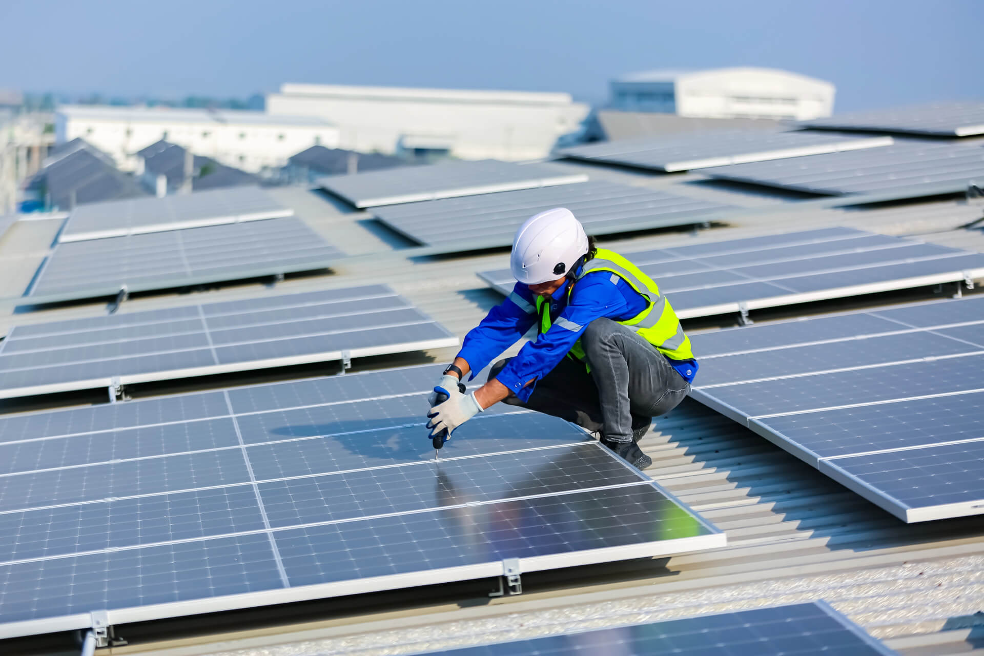 optimisez la performance de vos installations gr&acirc;ce &agrave; la maintenance de panneaux solaires. d&eacute;couvrez nos conseils et solutions pour prolonger la dur&eacute;e de vie et am&eacute;liorer le rendement de vos &eacute;quipements photovolta&iuml;ques.