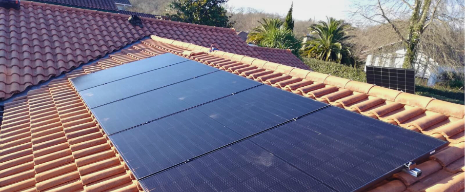 assurez la performance de vos panneaux solaires gr&acirc;ce &agrave; une maintenance r&eacute;guli&egrave;re. d&eacute;couvrez nos conseils et services pour optimiser la durabilit&eacute; et le rendement de votre installation photovolta&iuml;que.