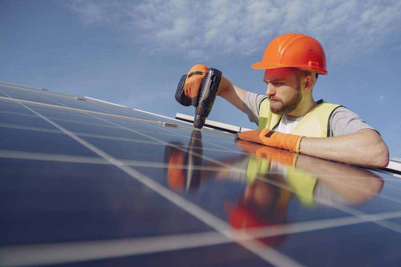 d&eacute;couvrez notre outil d&rsquo;optimisation solaire : analysez le potentiel solaire de votre toiture, simulez vos &eacute;conomies d&rsquo;&eacute;nergie et trouvez la meilleure installation photovolta&iuml;que adapt&eacute;e &agrave; vos besoins en quelques clics.